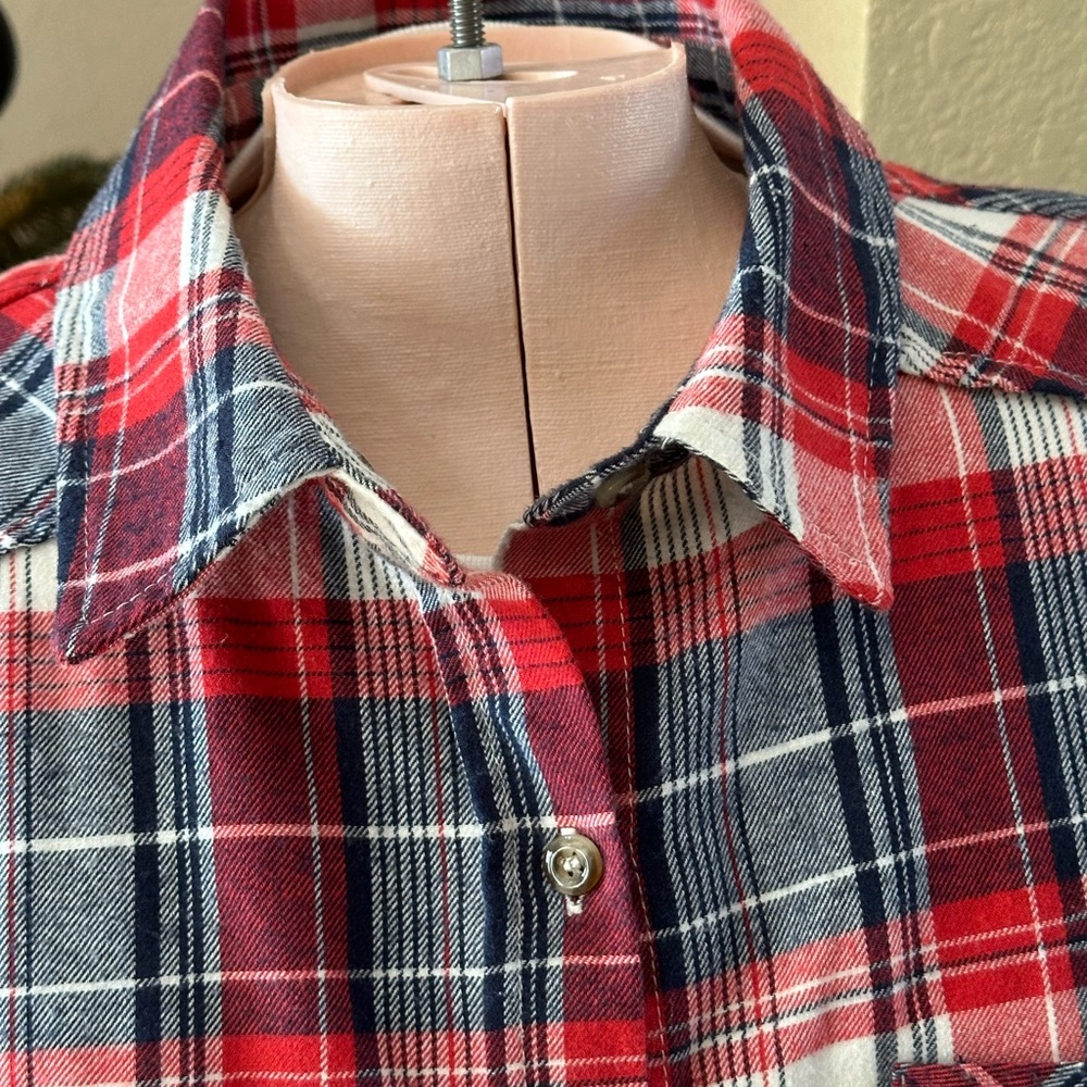 She & Sky Classic Cotton Flannel Shirt Size Medium Red White Blue Plaid - Picture 4 of 8